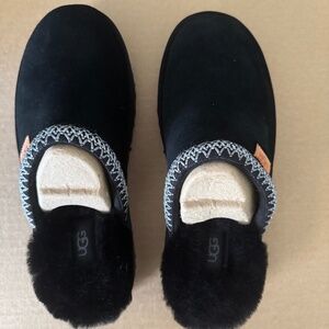 UGG Tasman Slip-on, Size 9
